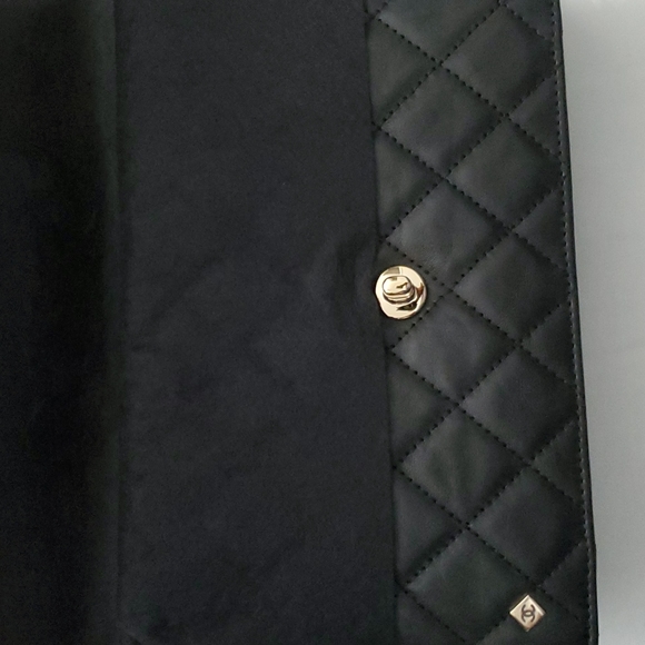 CHANEL HANDBAG - Picture 6 of 9